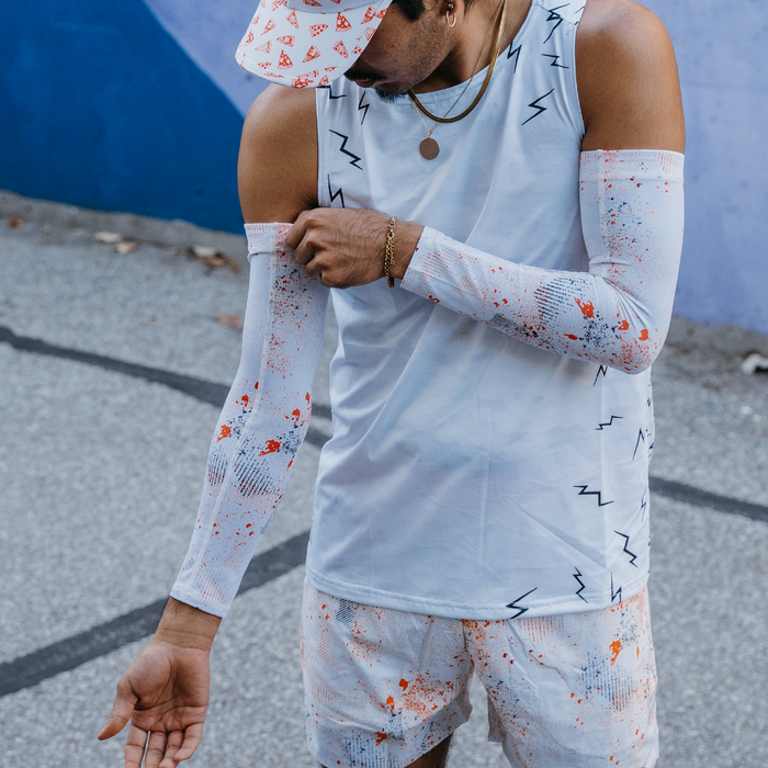 Runner wearing the Compression Arm Sleeves in Setting Sun Evaporated Ventilation print
