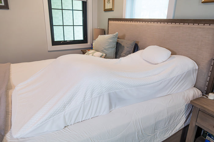 Made with a jacquard fabric with moisture-wicking properties, the Cooling Fitted Sheet for the Sleep Again Pillow System is ultra soft and the perfect companion for hot sleepers.