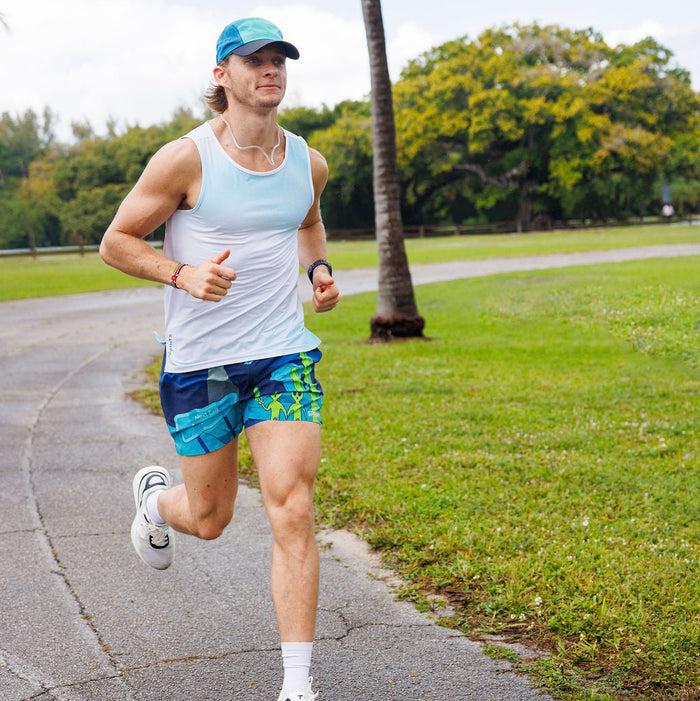 Runner wearing the Deep Fade HyperG Hat outdoors