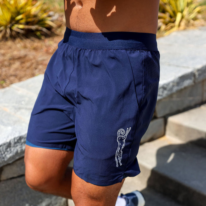 Man wearing the Avigate 5 inch Fusion Short in Stealth Navy
