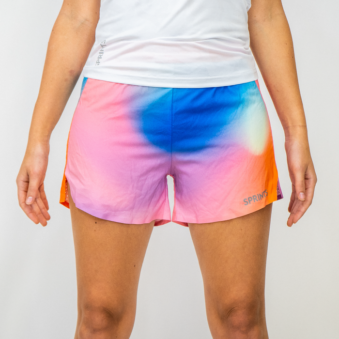Woman wearing the Avigate 4 inch Mercy Short in Skiddle Stratification print, close-up