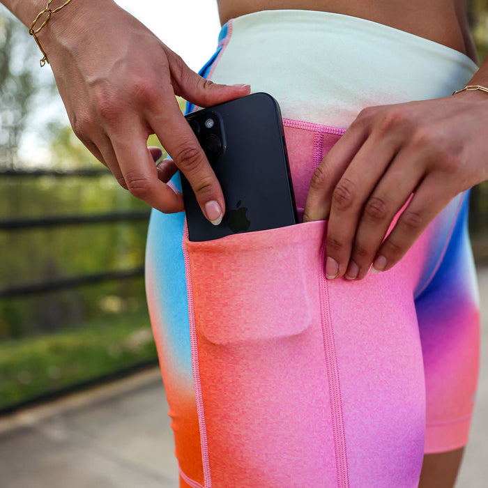 Woman wearing the Flexion 5 inch Compression Short in Skiddle Stratification print, close-up