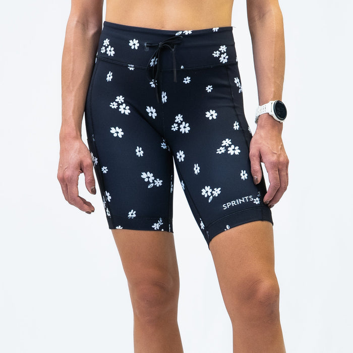 Woman wearing the Flexion 8 inch Compression Short in Florid Declamation print, close-up